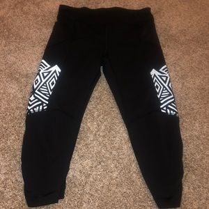 Lululemon Black Tribal Pocket Capri Legging 6